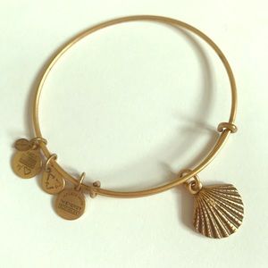 Seashell Charm Bangle